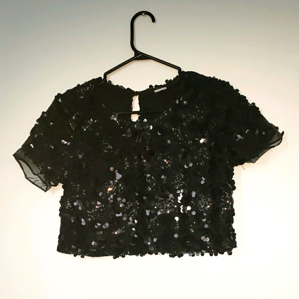 Black crop top